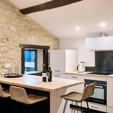 Au Coeur D'un Domaine Viticole Pres De Saint Emilion - Visite Et Degustation - Velos Electriques