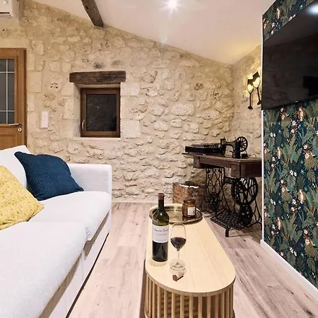 Au Coeur D'un Domaine Viticole Pres De Saint Emilion - Visite Et Degustation - Velos Electriques アパート *
