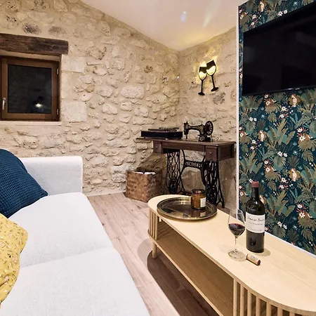 Au Coeur D'un Domaine Viticole Pres De Saint Emilion - Visite Et Degustation - Velos Electriques